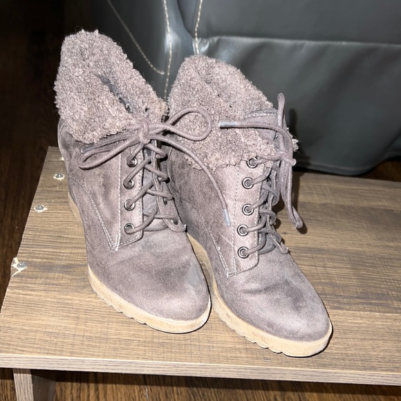 Brown winter/fall bootie - Picture 3 of 3